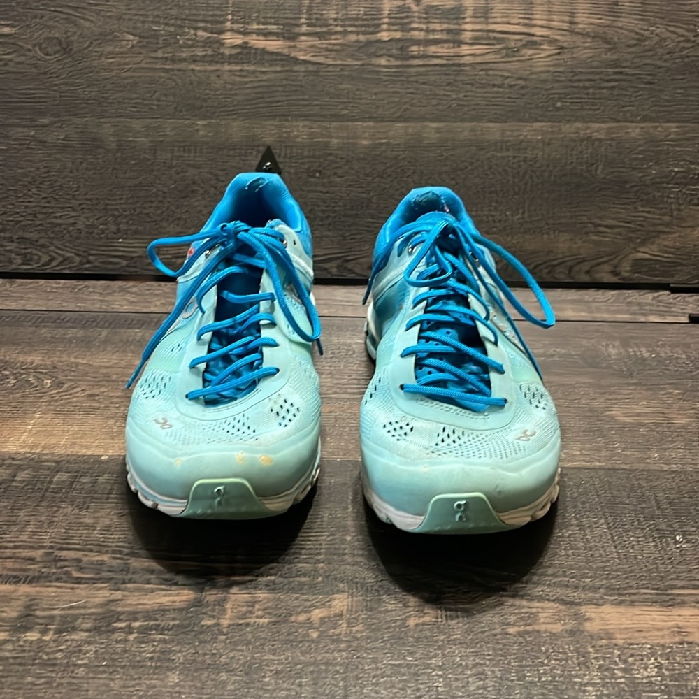 GUC ON CLOUD RUNNING SHOES 7.5 - Picture 3 of 10
